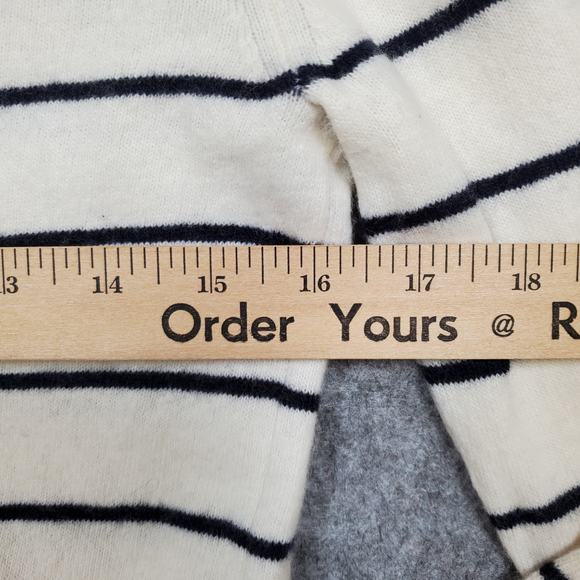 Banana Republic Sweater Womens Extra Small Merino Wool Novelty Kiss Valentine - Picture 7 of 9